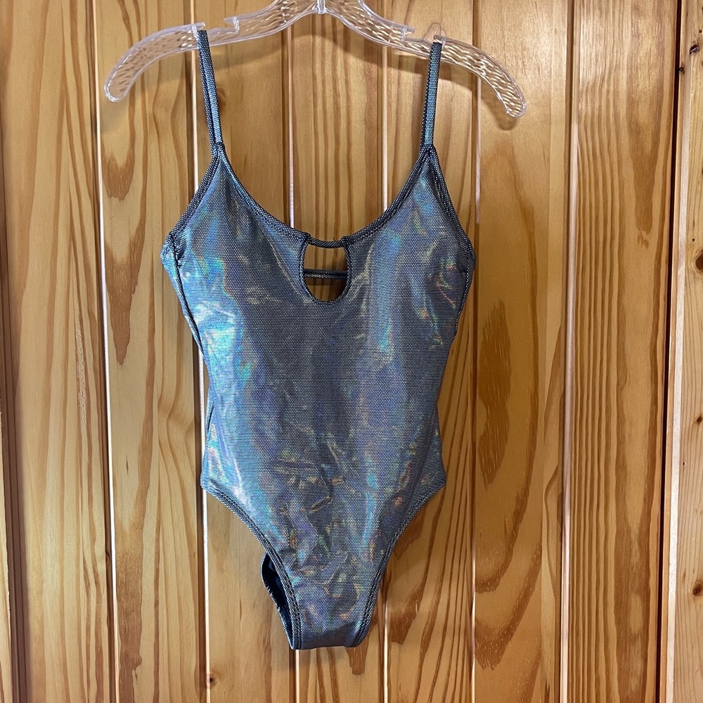 {No Boundaries} Silver Women’s One Piece Swimsuit Cheeky NWT Size 3-5 (Small)